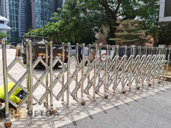 Manual Stainless Steel 304 Retractable Gate - Image 3