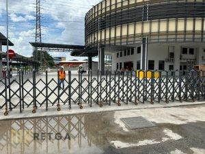 Manual Aluminium Retractable Gate - Grey Color