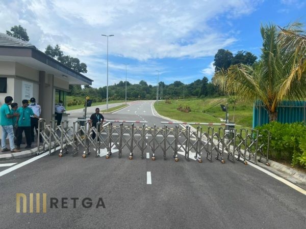 Manual Stainless Steel 304 Retractable Gate - Image 2
