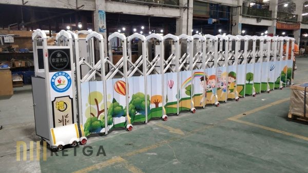 Motorized Aluminium Retractable Gate with Customize Advertisement Cover Plate