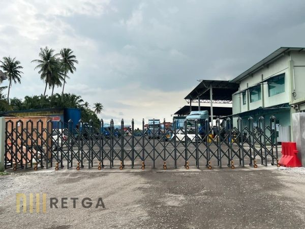Manual Aluminium Retractable Gate - Grey Colour