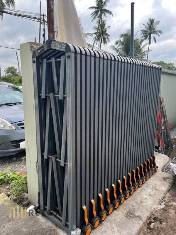 Manual Aluminium Retractable Gate - Grey Colour - Image 4