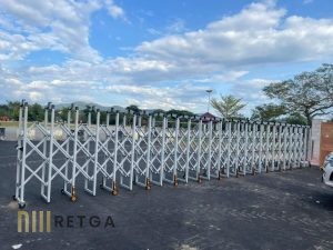 Manual Aluminium Retractable Gate - Silver Colour