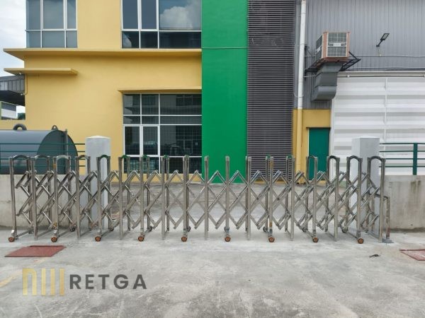 Manual Stainless Steel 304 Retractable Gate with Lock Stand - Image 3