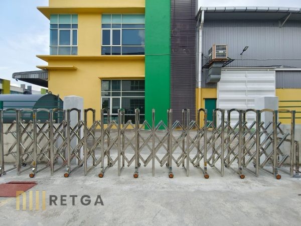 Manual Stainless Steel 304 Retractable Gate with Lock Stand - Image 4