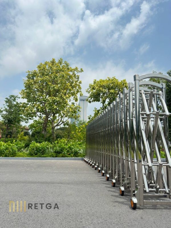 Manual Stainless Steel 304 Retractable Gate - Image 2